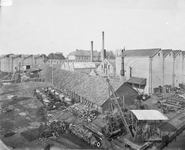 57540 Gezicht op het terrein van de machinefabriek van de Firma Louis Smulders & Co (Groeneweg 2) te Utrecht, uit het ...